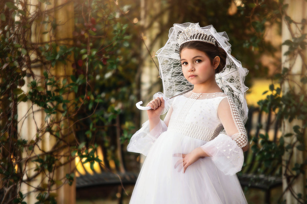 THE IVORY VINTAGE LACE PARASOL