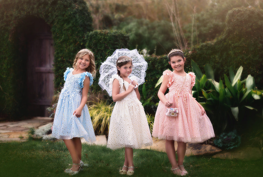 THE IVORY VINTAGE LACE PARASOL