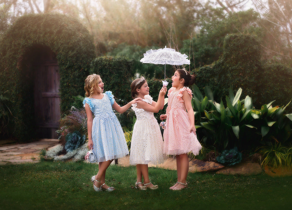 THE IVORY VINTAGE LACE PARASOL