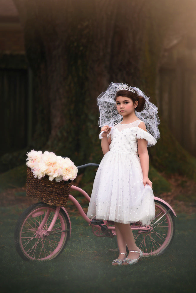 THE IVORY VINTAGE LACE PARASOL