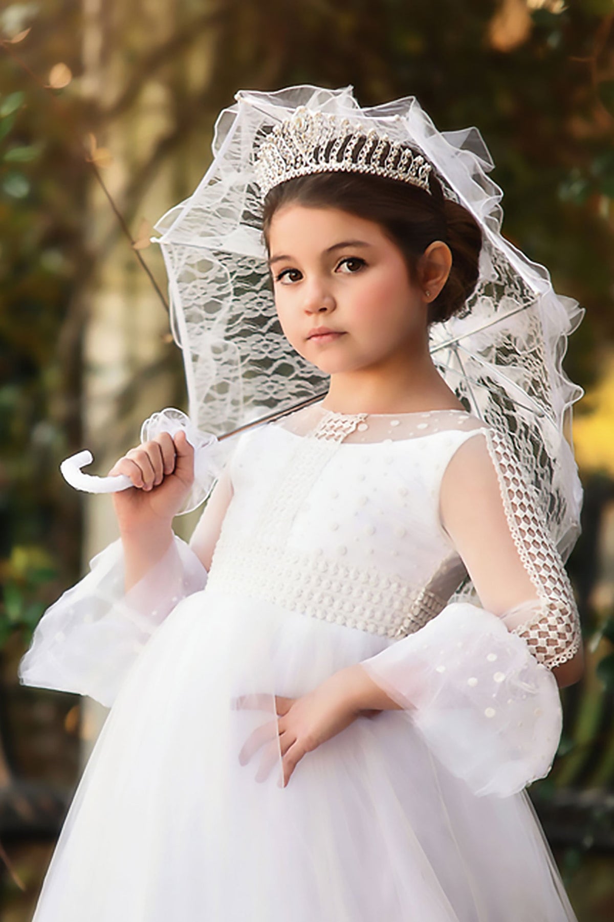 THE IVORY VINTAGE LACE PARASOL