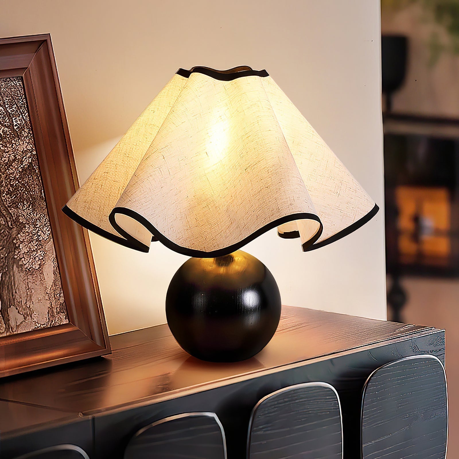 Elegant Wave Shade Table Lamp