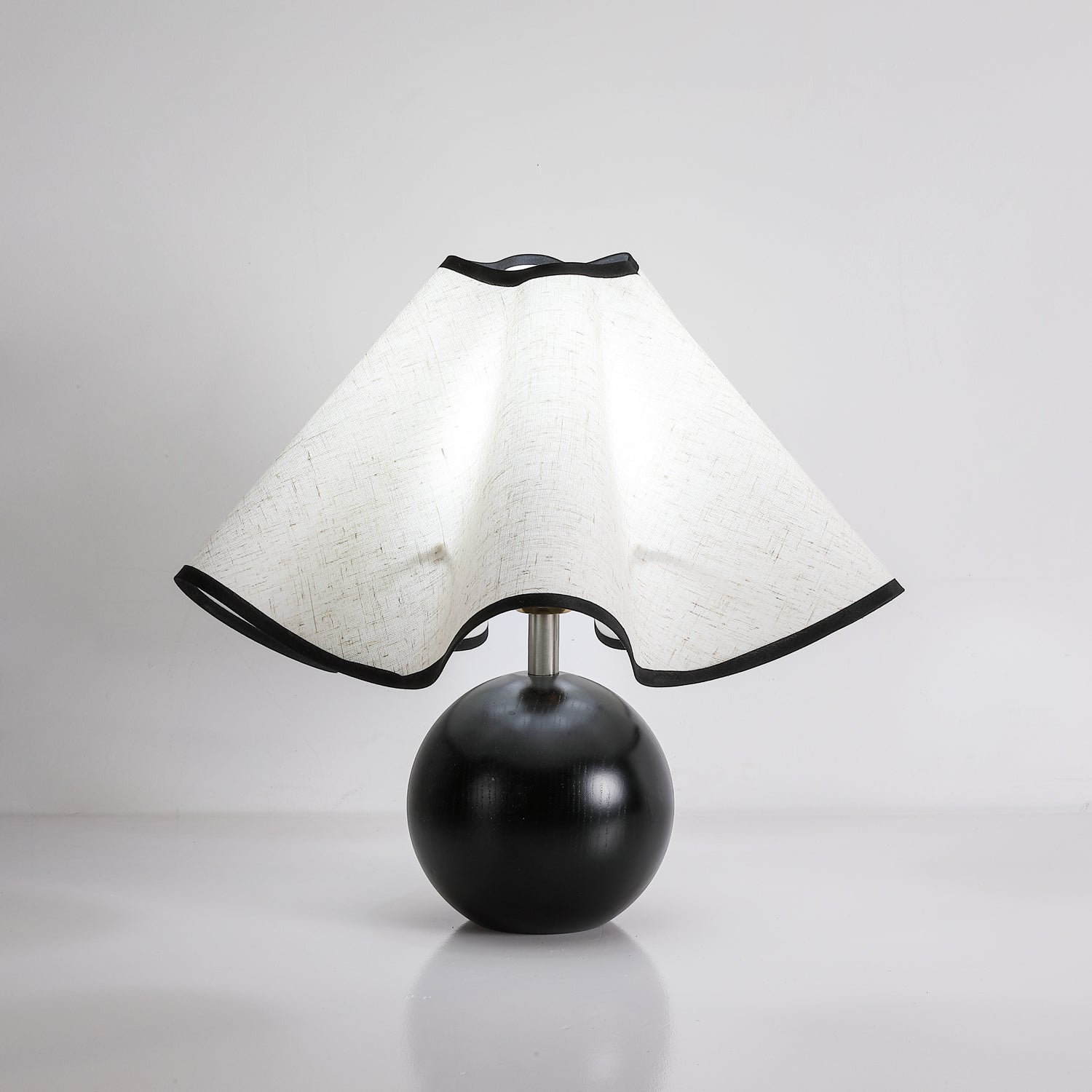 Elegant Wave Shade Table Lamp