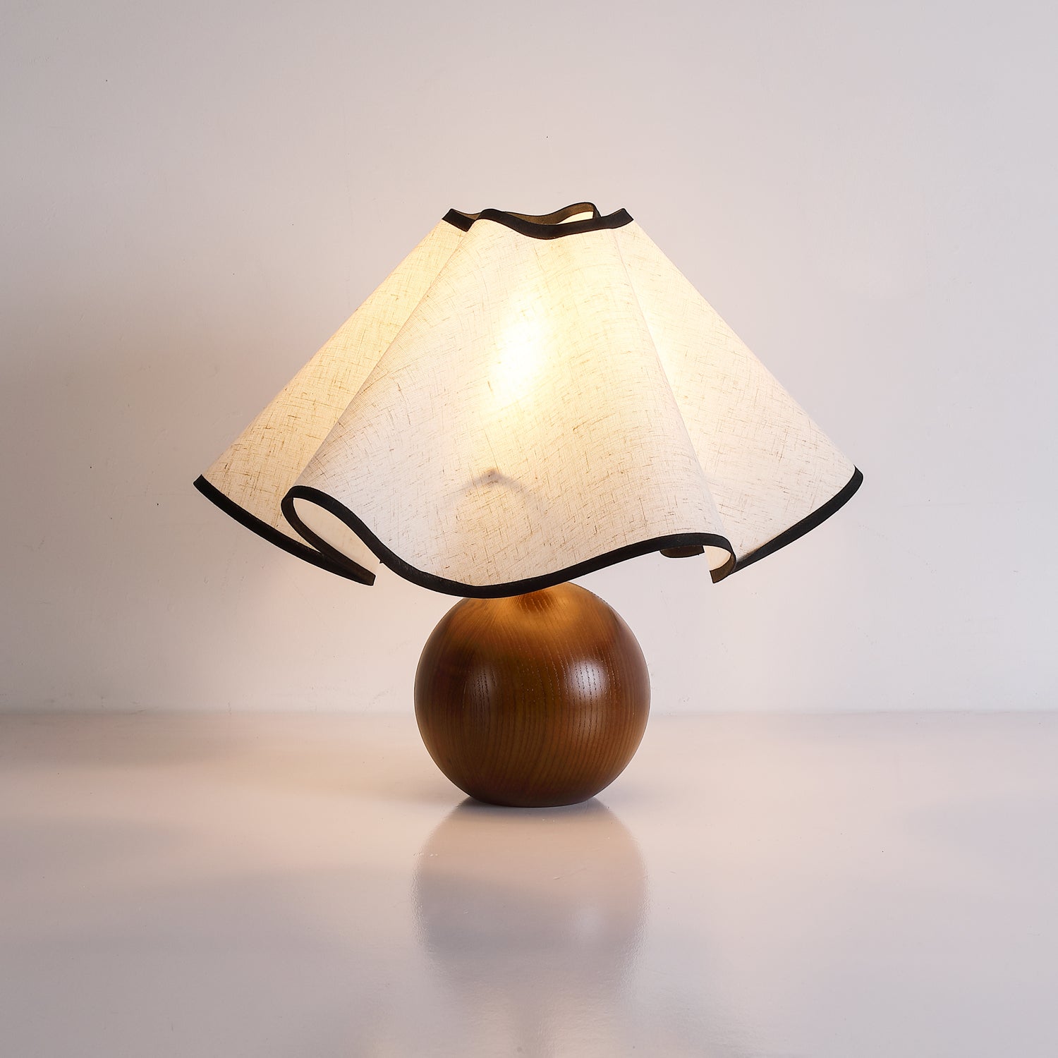 Elegant Wave Shade Table Lamp
