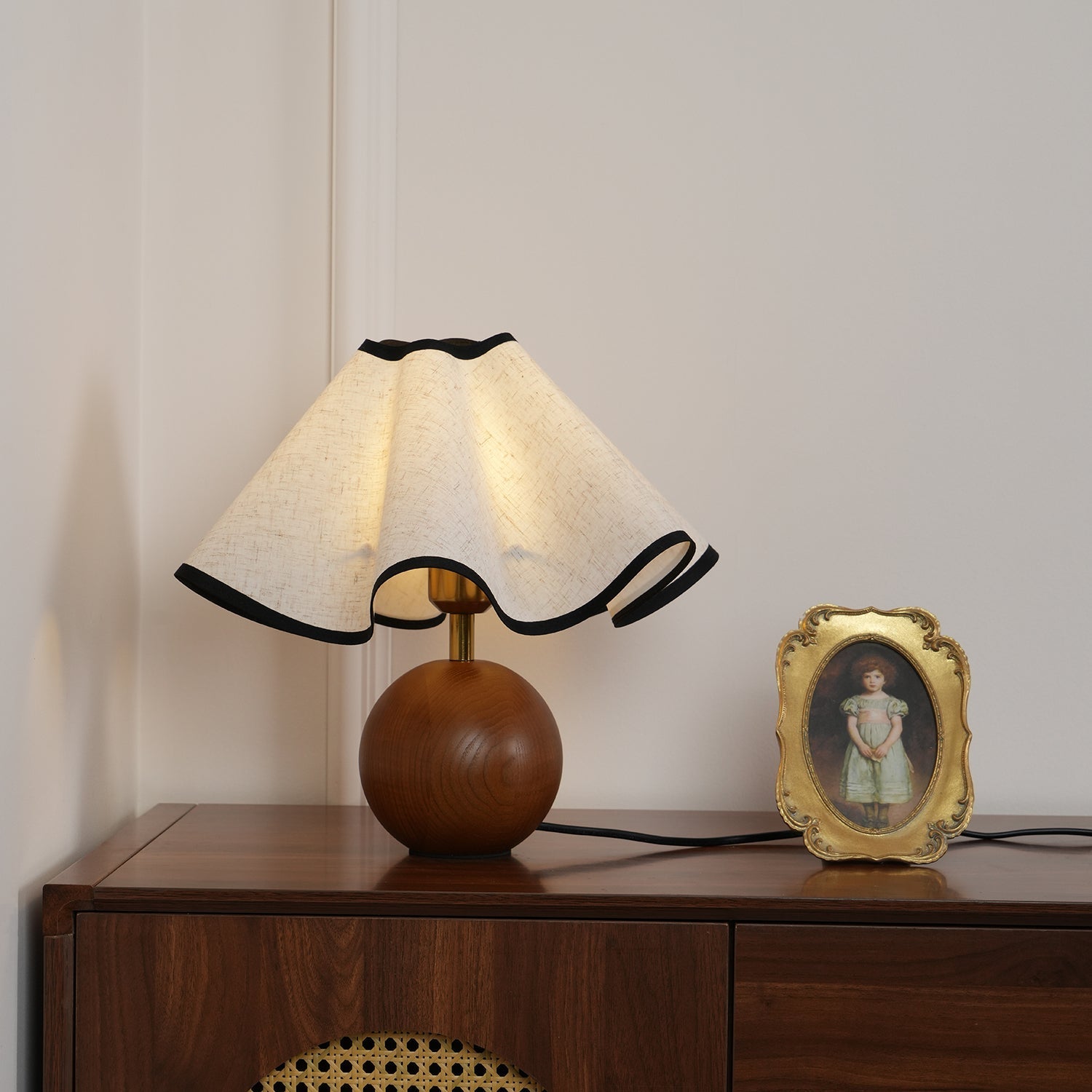 Elegant Wave Shade Table Lamp