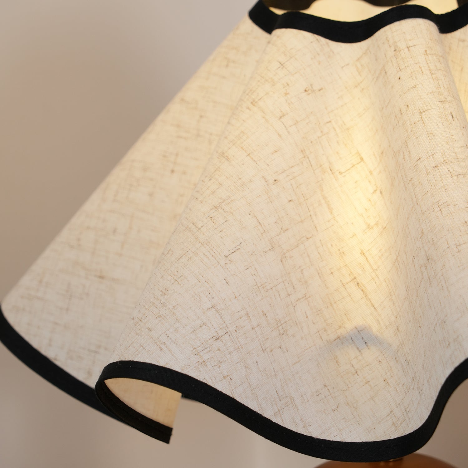 Elegant Wave Shade Table Lamp