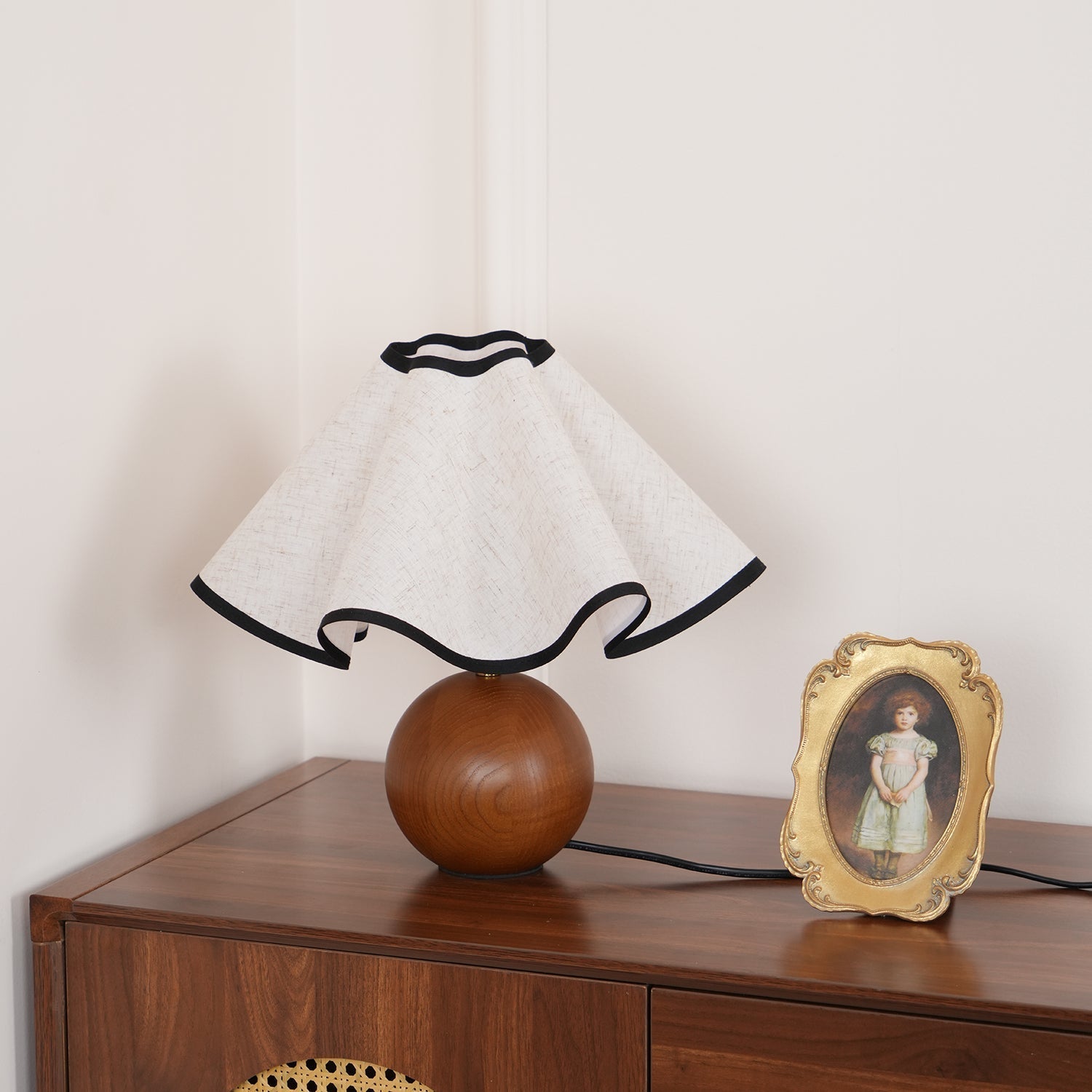 Elegant Wave Shade Table Lamp